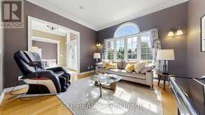 36 MAPLEHYRN AVENUE | East Gwillimbury Ontario | Slide Image Eight