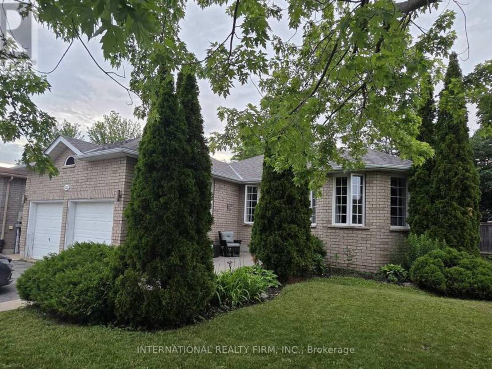 132 ESTHER DRIVE, Barrie, Ontario L4N 0V5