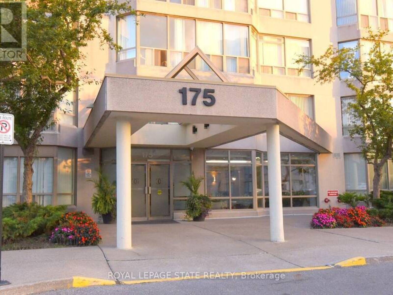 215 - 175 CEDAR AVENUE, Richmond Hill, Ontario L4C 9V3