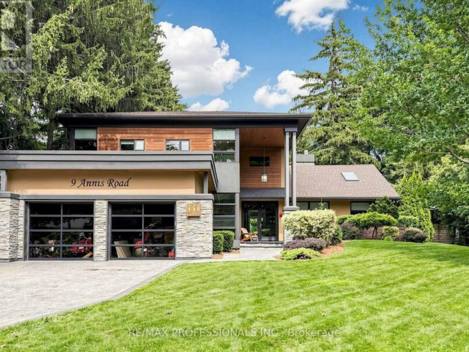 9 ANNIS ROAD, Toronto, Ontario M1M 2Y8