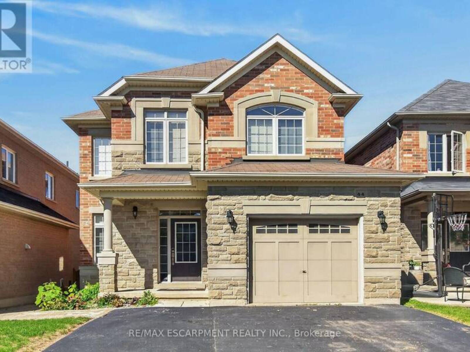 44 MATTEO TRAIL, Hamilton, Ontario L9B 0E6