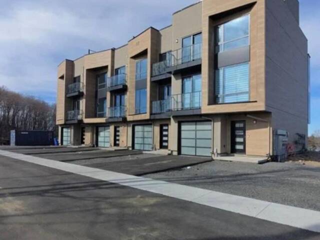 3 - 22 CHAU HA CIRCLE Huntsville Ontario, P1H 0K3 - 4 Bedrooms Waterfront Condo For Sale