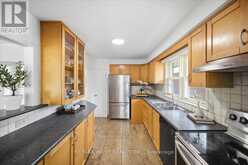 19 DECARIE CIRCLE | Toronto Ontario | Slide Image Seventeen