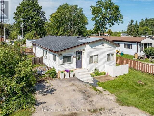12 CENTRE PARK ROAD Angus Ontario, L0M 1B1 - 2 Bedrooms Home For Sale