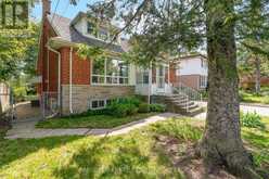 90 BEDFORD PARK AVENUE | Richmond Hill Ontario | Slide Image Three