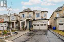 43 MIKE BOSHEVSKI COURT | Aurora Ontario | Slide Image Two