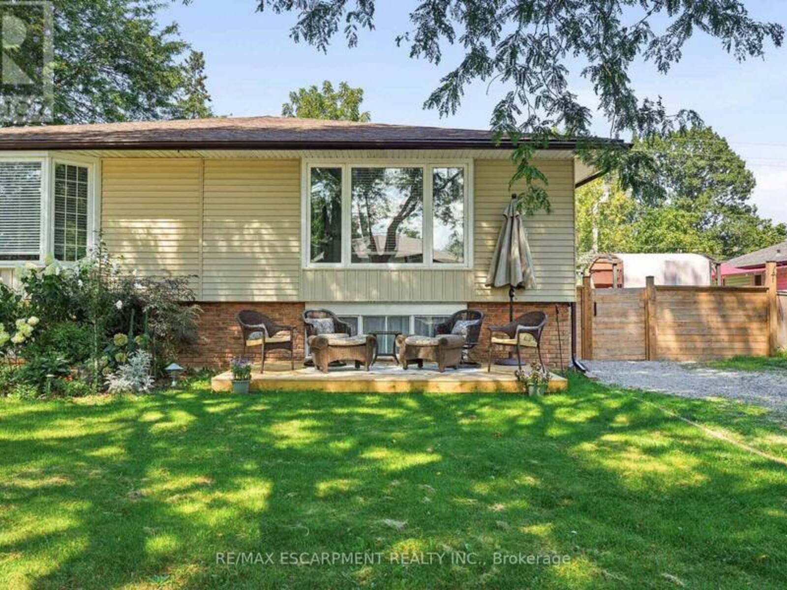 3 GLENGROVE AVENUE, Grimsby, Ontario L3M 4L6