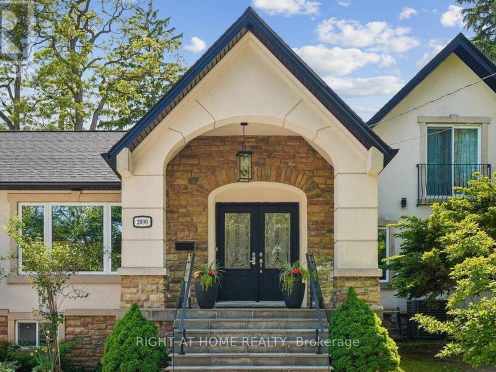 2090 STONEHOUSE CRESCENT, Mississauga, Ontario L5H 3J1