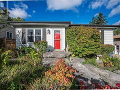 43 LAKE AVENUE N Hamilton Ontario, L8E 1L2