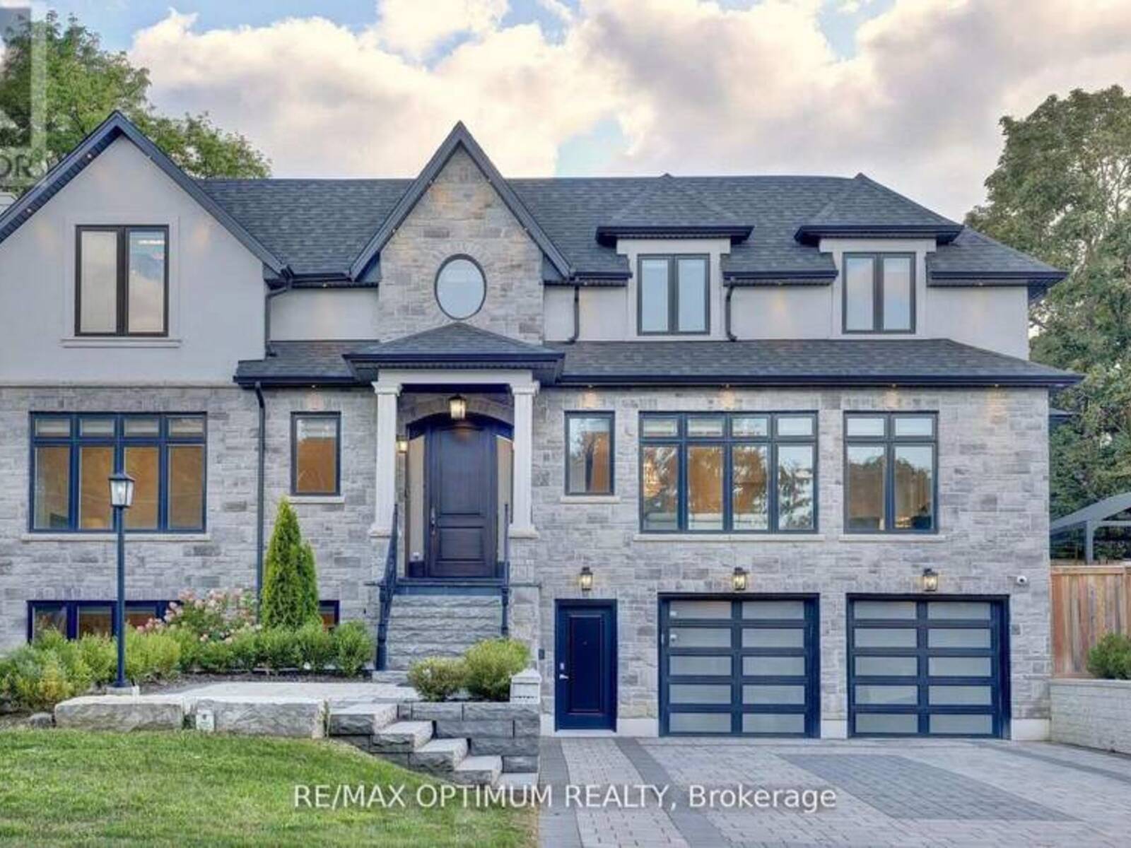 26 PIONEER DRIVE, Mississauga, Ontario L5M 1G9