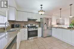 587 CANDLESTICK CIRCLE | Mississauga Ontario | Slide Image Seven