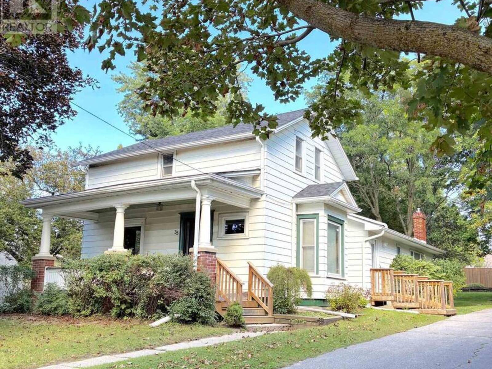 35 MAIN STREET S, Uxbridge, Ontario L9P 1J4