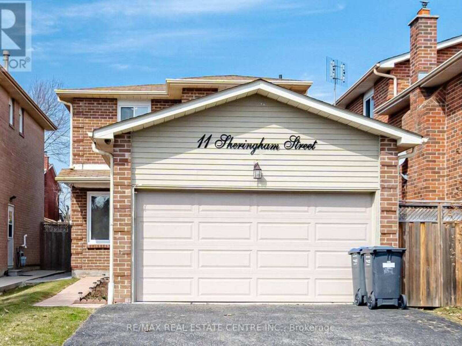 11 SHERINGHAM STREET, Brampton, Ontario L6Z 2P5
