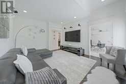 397 HEWITT CIRCLE | Newmarket Ontario | Slide Image Seventeen