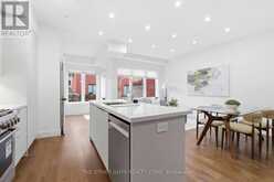 18 - 9R CLINTWOOD GATE | Toronto Ontario | Slide Image Ten