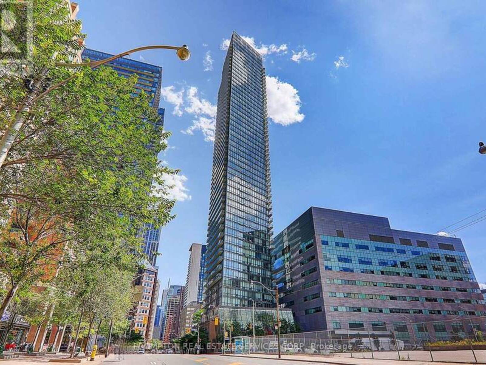 4903 - 832 BAY STREET, Toronto, Ontario M5S 1Z6