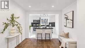 27 BEDLE AVENUE | Toronto Ontario | Slide Image Thirteen