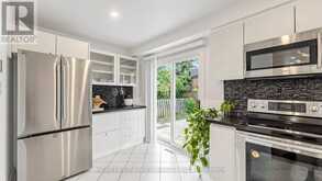 27 BEDLE AVENUE | Toronto Ontario | Slide Image Fifteen