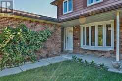 27 BEDLE AVENUE | Toronto Ontario | Slide Image Four