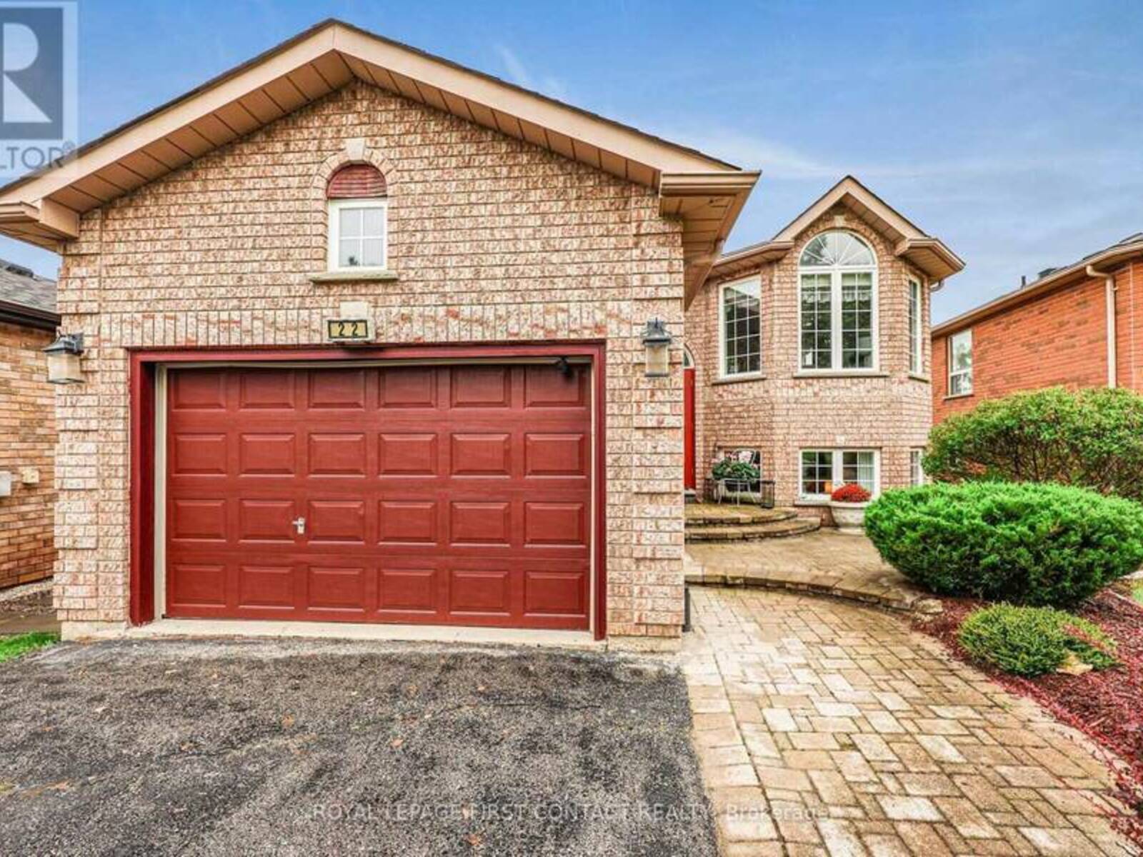 22 LOGAN COURT, Barrie, Ontario L4N 8G9