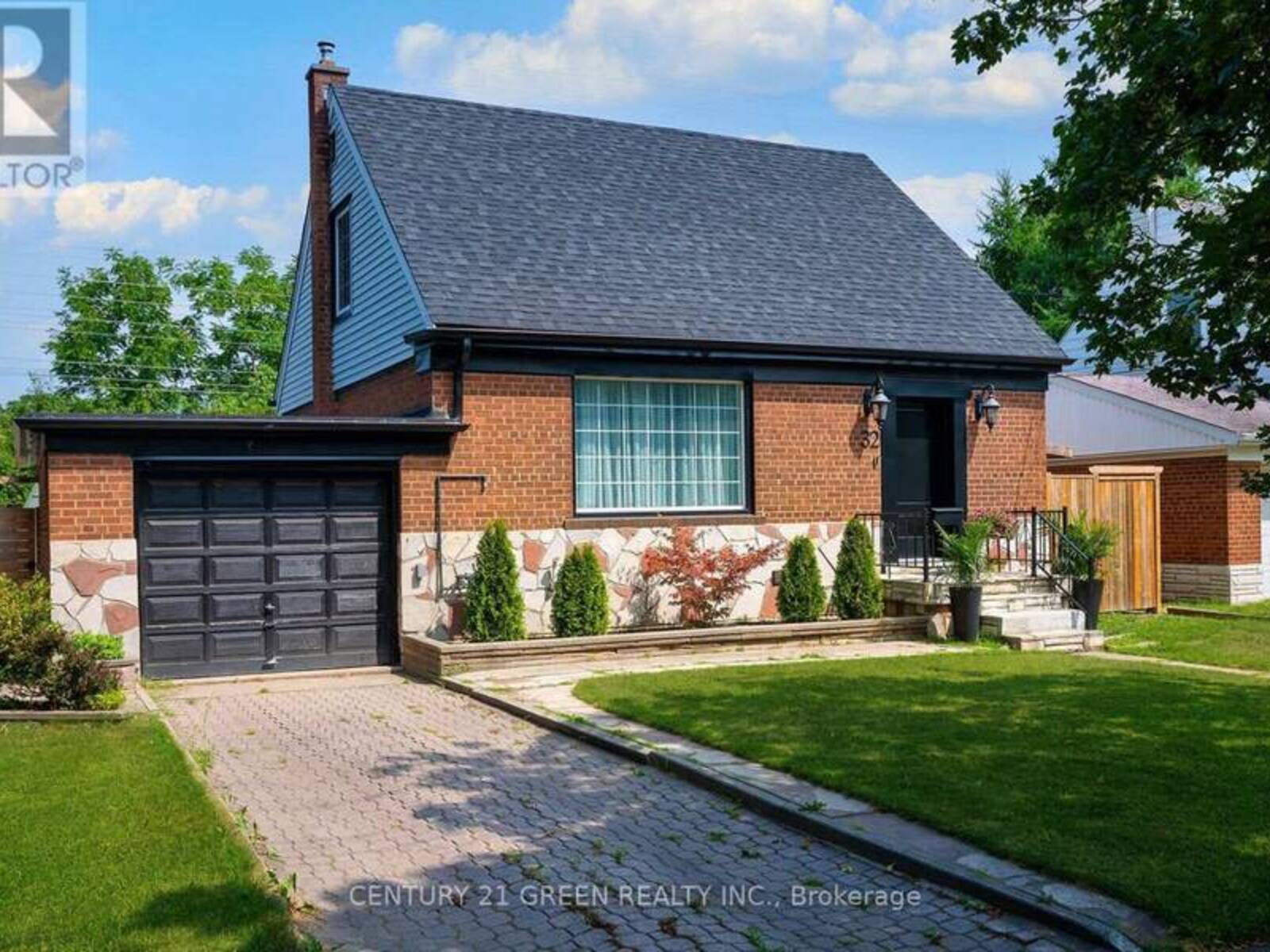 32 CASTLEBAR ROAD, Toronto, Ontario M8Z 2J5