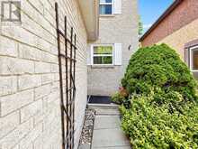 131 CASTLE ROCK DRIVE | Richmond Hill Ontario | Slide Image Five
