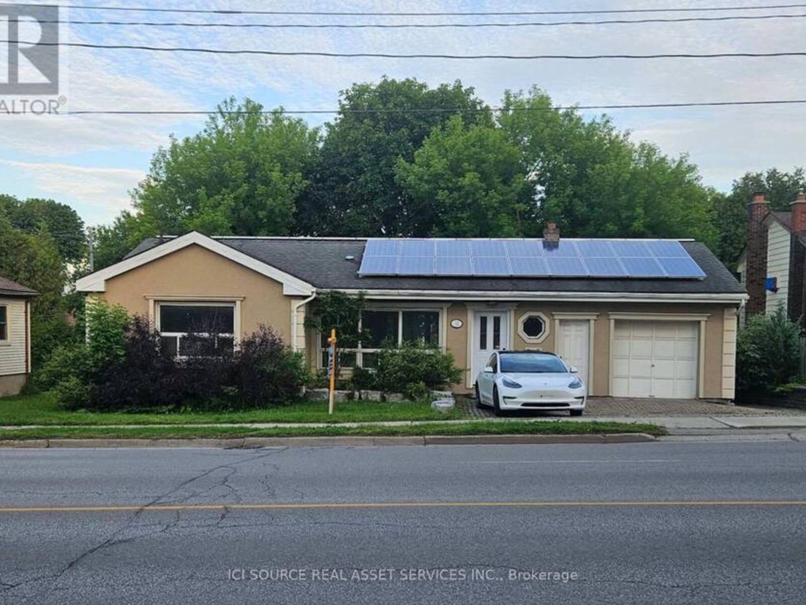 52 SPEEDVALE AVENUE W, Guelph, Ontario N1H 1J9