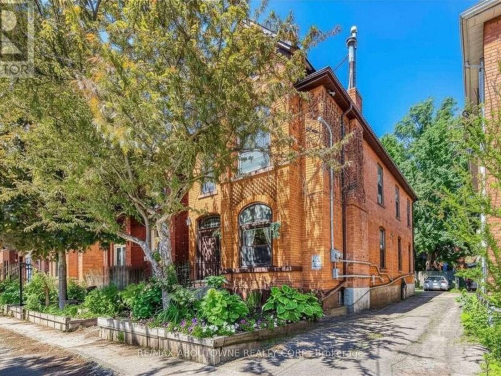 100 GRANT AVENUE, Hamilton, Ontario L8N 2X7