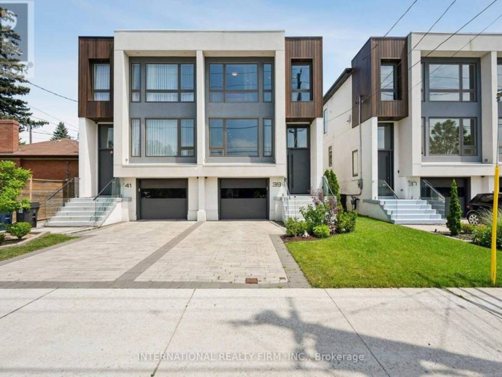 39 WILMINGTON AVENUE, Toronto, Ontario M3H 5J1