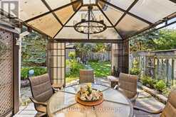 8 BURNABY DRIVE | Georgina Ontario | Slide Image Two