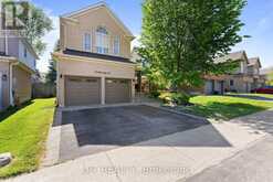 8 BURNABY DRIVE | Georgina Ontario | Slide Image Four