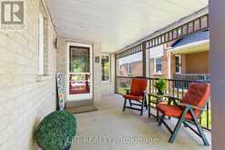 8 BURNABY DRIVE | Georgina Ontario | Slide Image Five