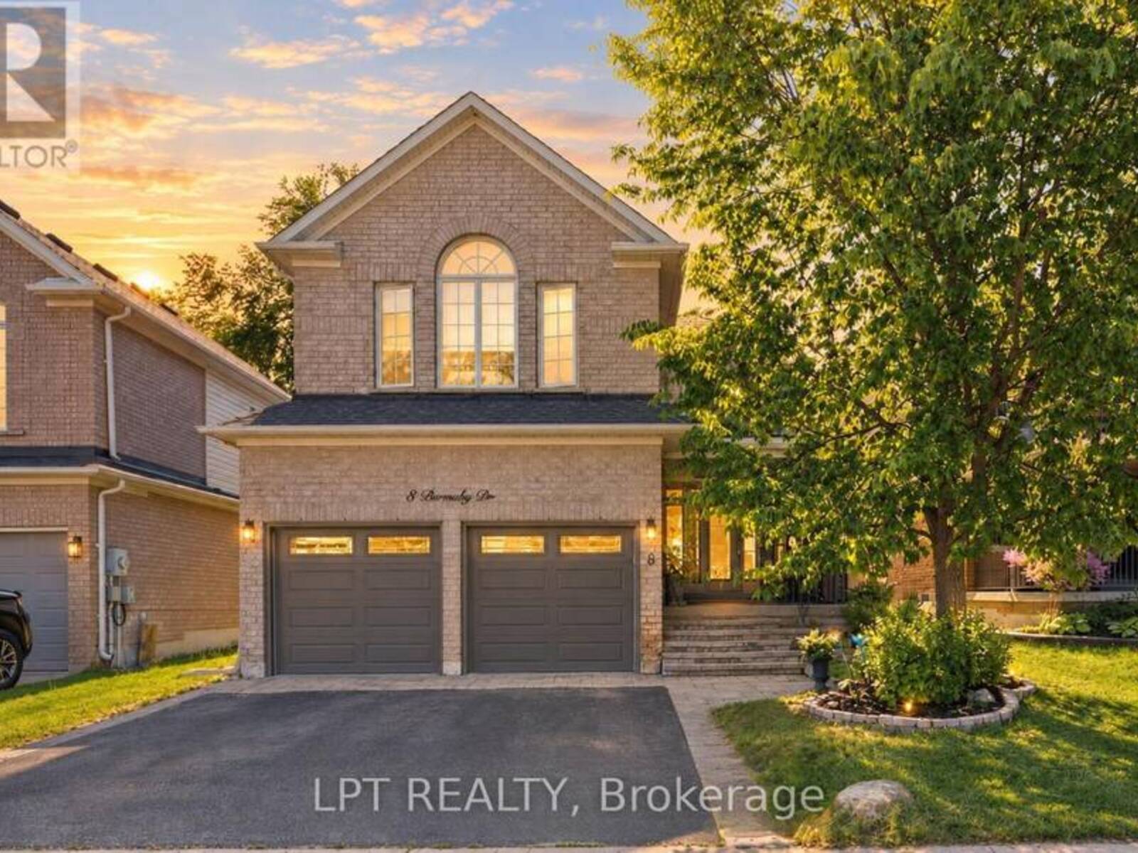 8 BURNABY DRIVE, Georgina, Ontario L4P 3Z1