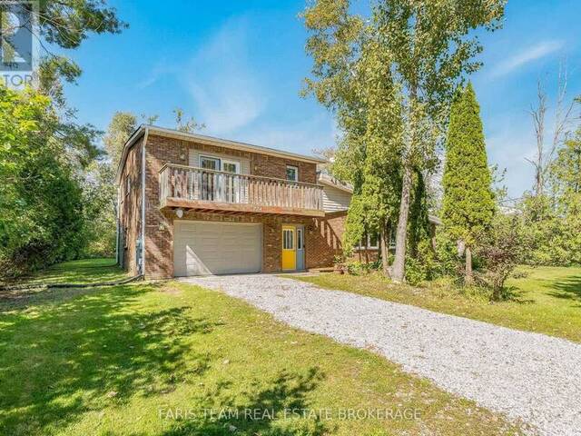 224 LAKESHORE ROAD W Oro-Medonte Ontario, L0L 2E0 - 4 Bedrooms Home For Sale