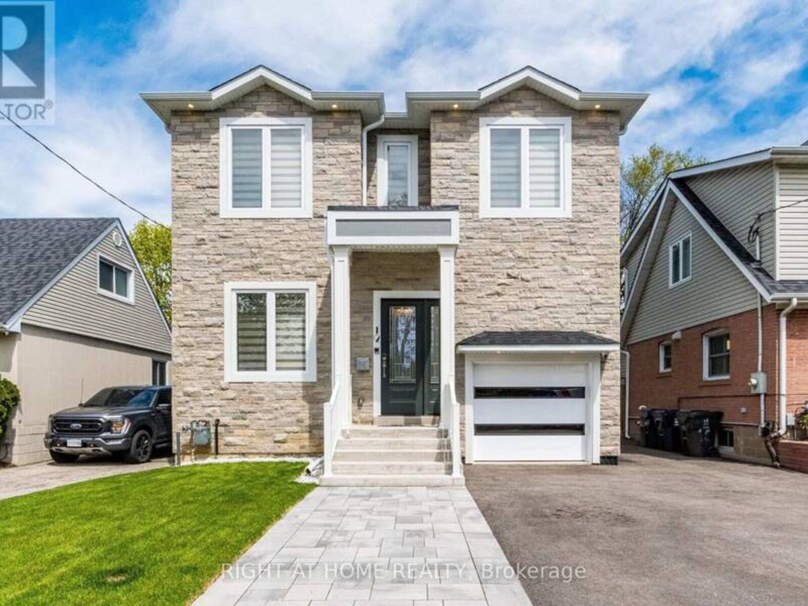12 THAMES AVENUE, Toronto, Ontario M8W 2N6