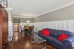 33 MCDONALD DRIVE | Aurora Ontario | Slide Image Three