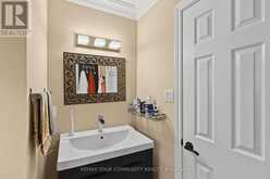 33 MCDONALD DRIVE | Aurora Ontario | Slide Image Sixteen