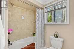 33 MCDONALD DRIVE | Aurora Ontario | Slide Image Seventeen