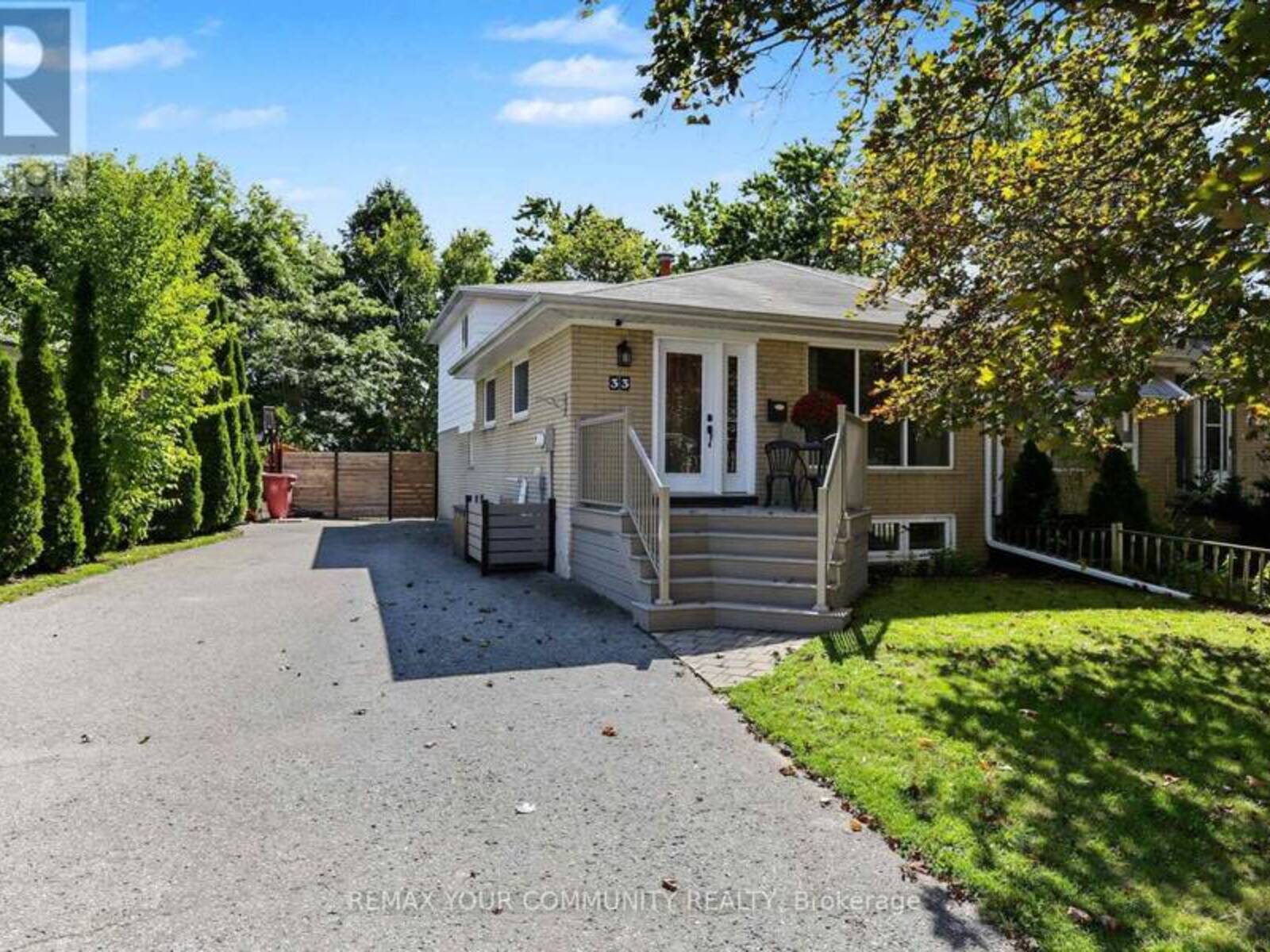 33 MCDONALD DRIVE, Aurora, Ontario L4G 2T4