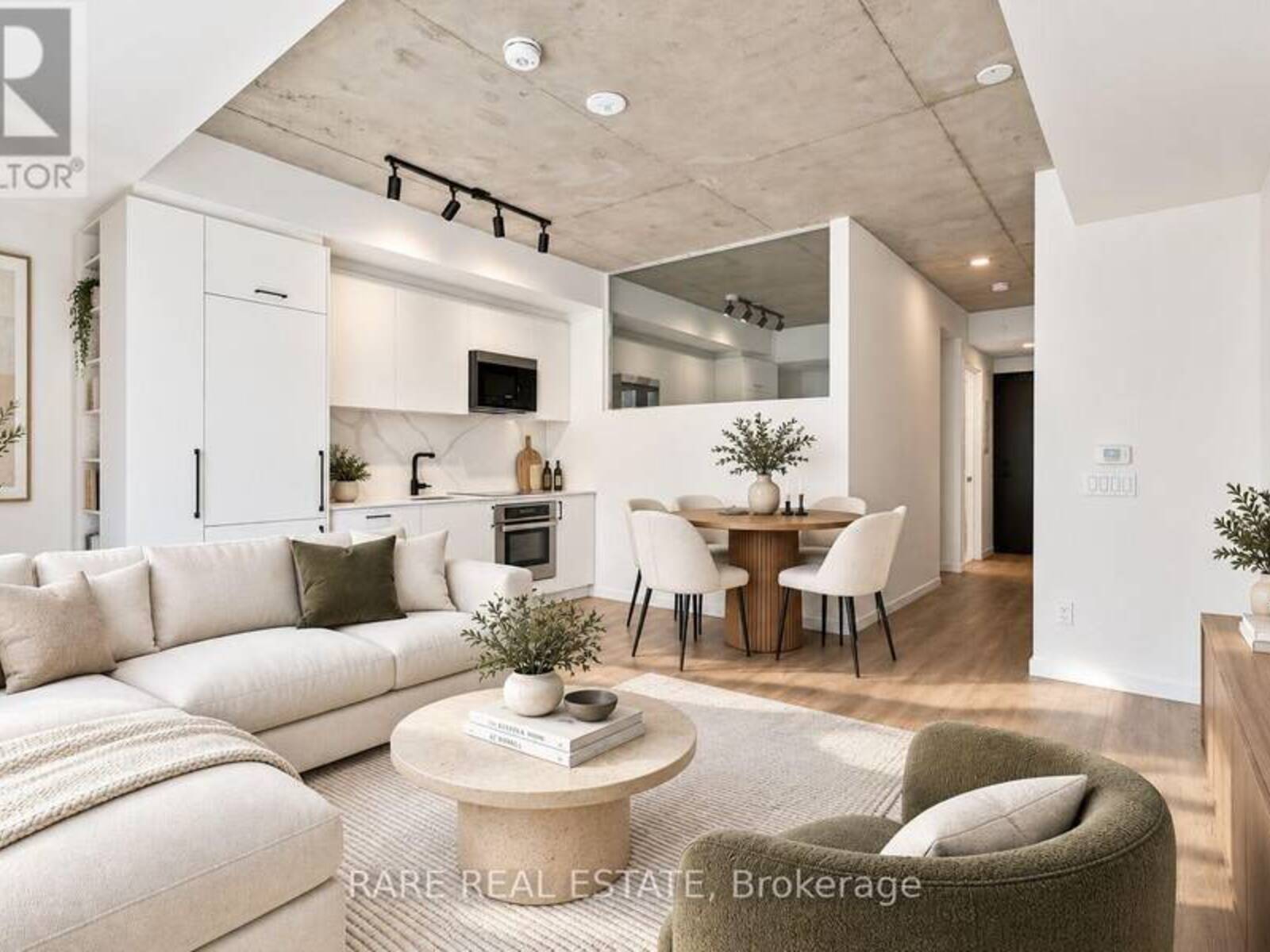 330 - 689 THE QUEENSWAY, Toronto, Ontario M8Y 3A6