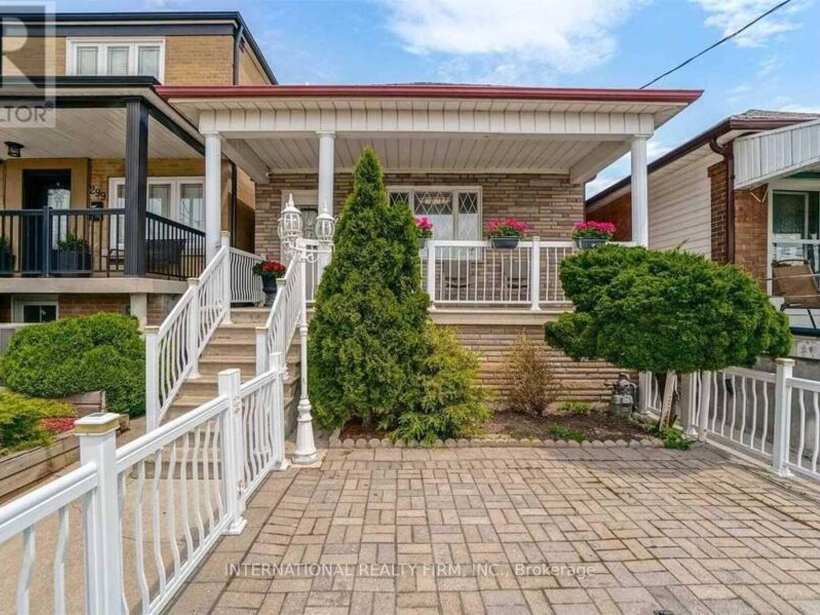 297 GILBERT AVENUE, Toronto, Ontario M6E 4W8