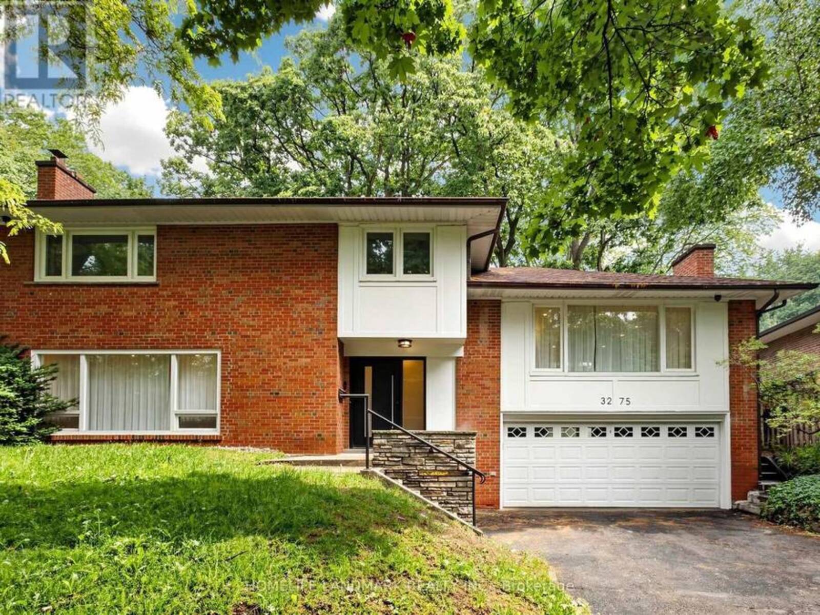 3275 CREDIT HEIGHTS DRIVE, Mississauga, Ontario L5C 2L8
