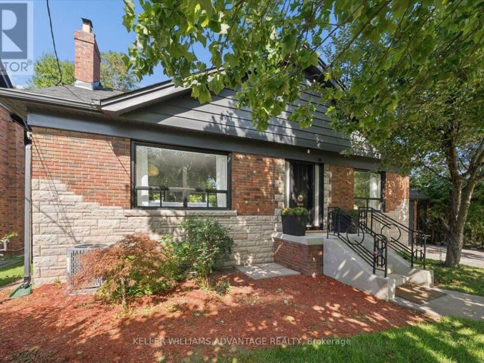 124 GLENWOOD CRESCENT, Toronto, Ontario M4B 1K2
