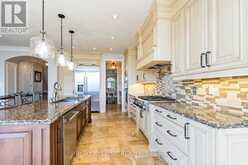 126 VINES PLACE | Aurora Ontario | Slide Image Seventeen