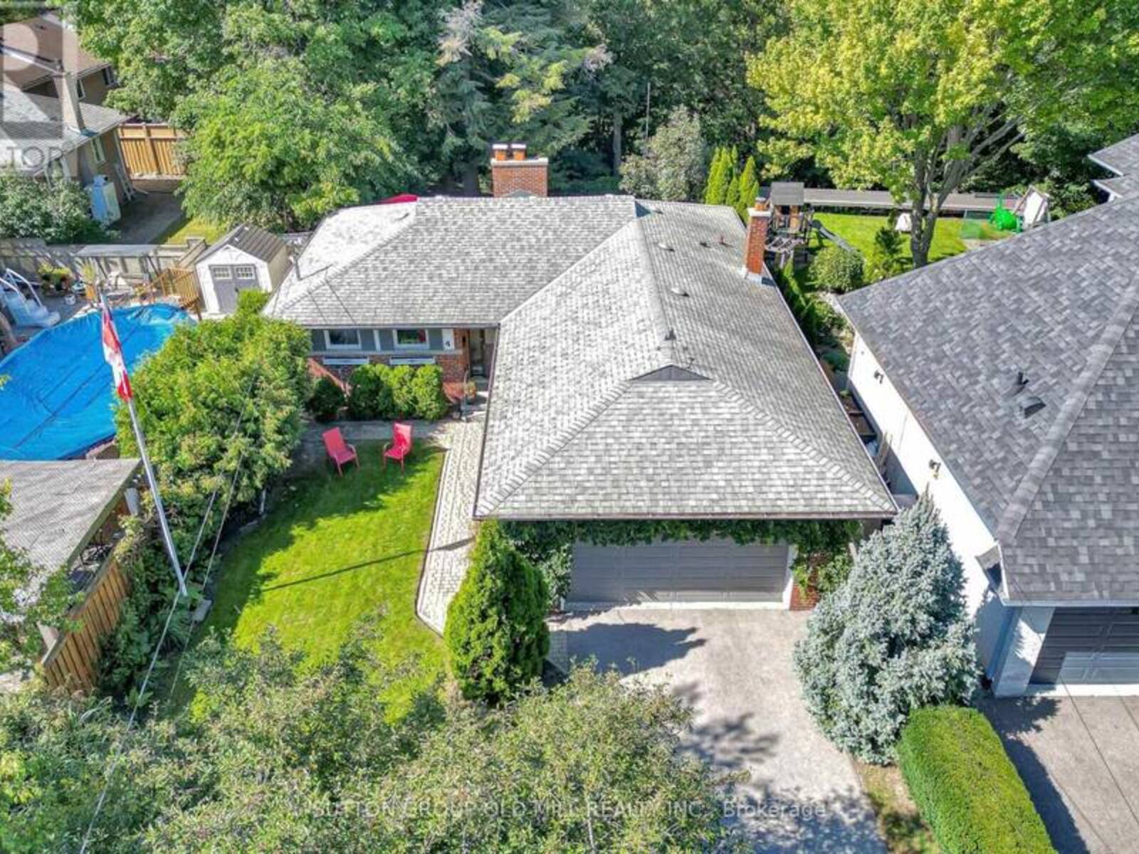 4 RAVENSCREST DRIVE, Toronto, Ontario M9B 5M7