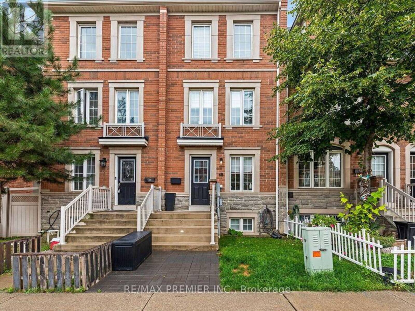 48 ODOARDO DI SANTO CIRCLE, Toronto, Ontario M3L 0E7
