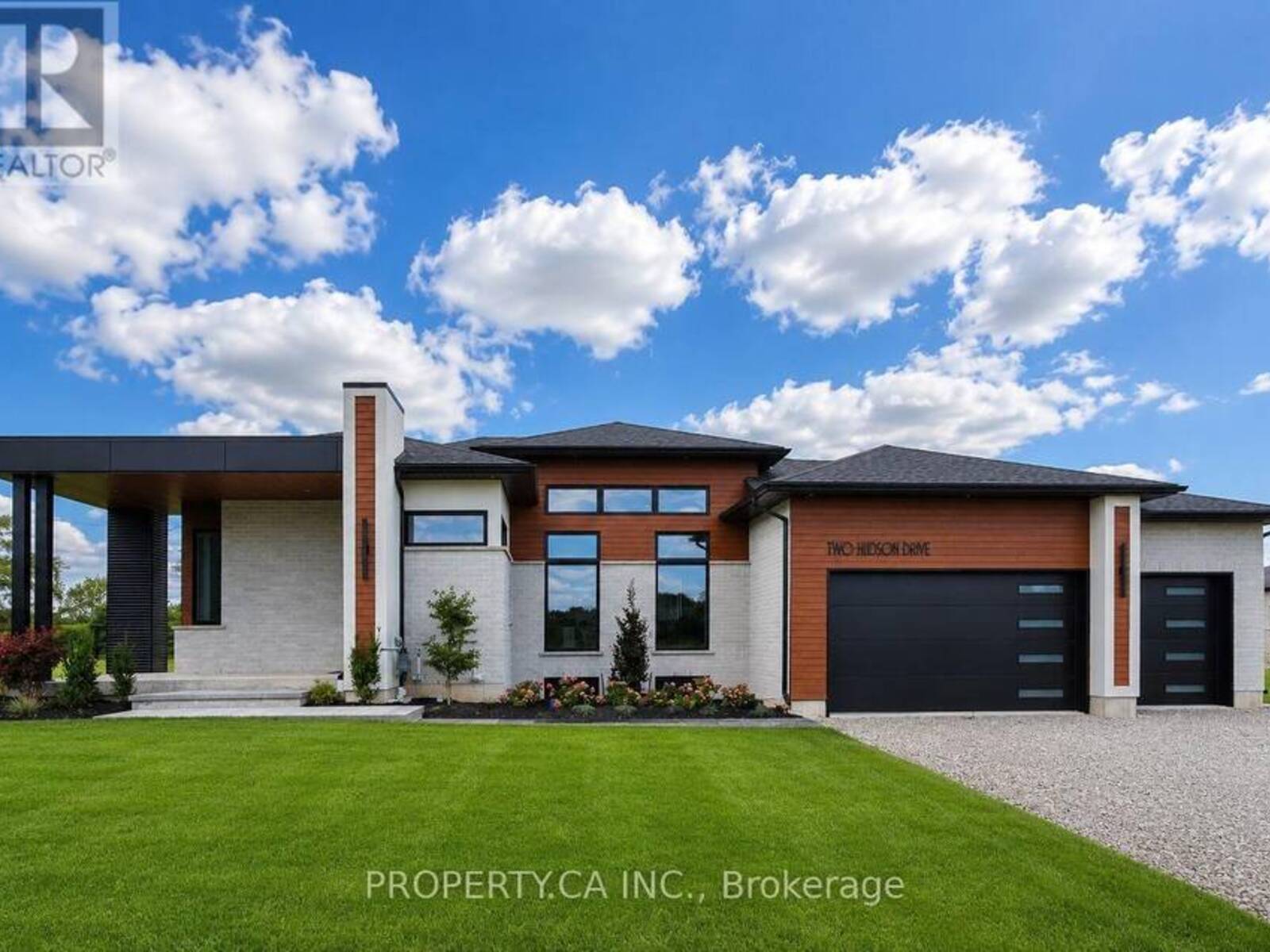 2 HUDSON DRIVE, Brantford, Ontario N3T 0V6