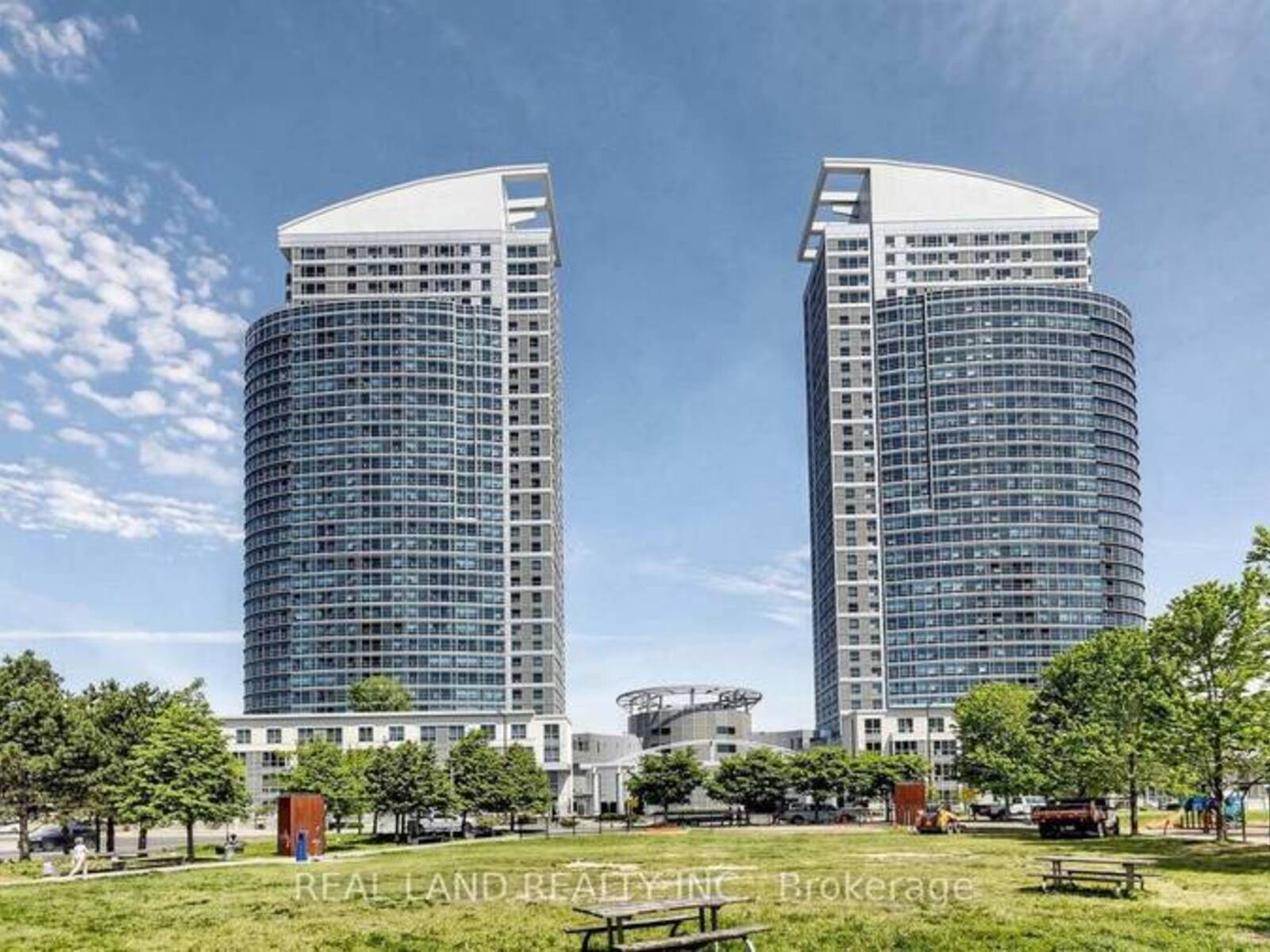 1809 - 38 LEE CENTRE DRIVE, Toronto, Ontario M1H 3J7