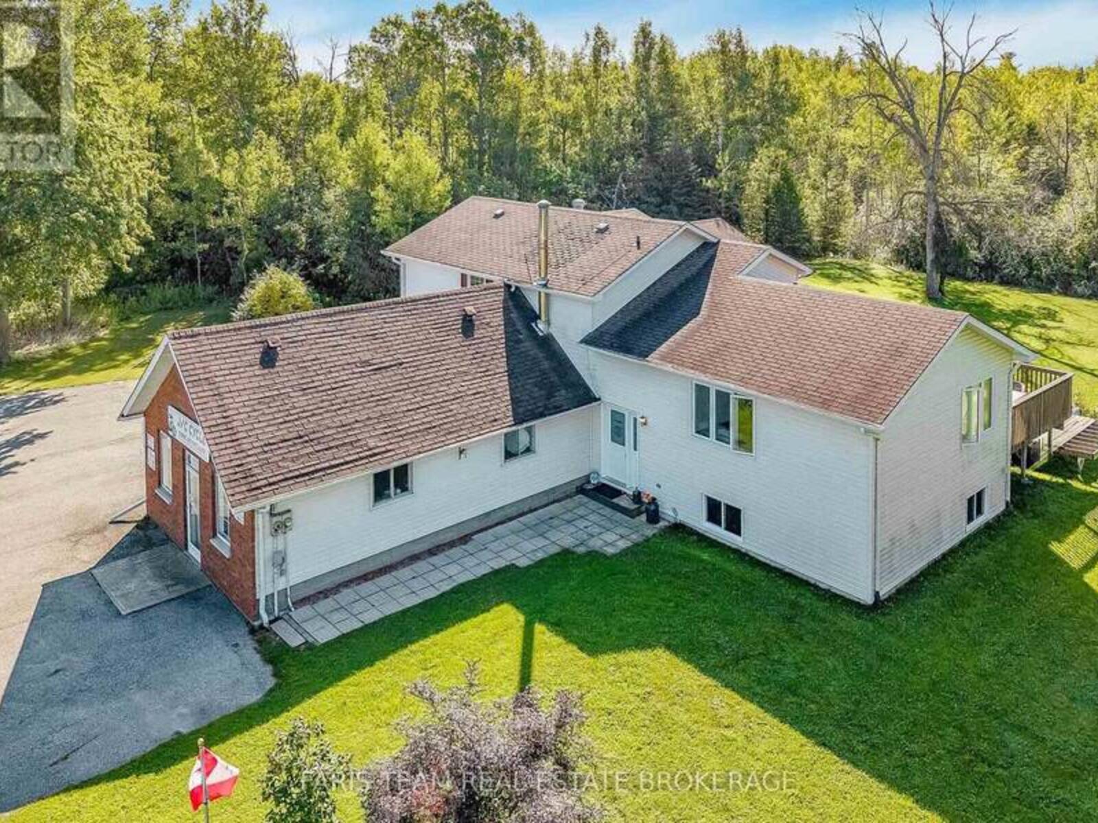 8801 BEACHWOOD ROAD, Wasaga Beach, Ontario L9Z 2G5