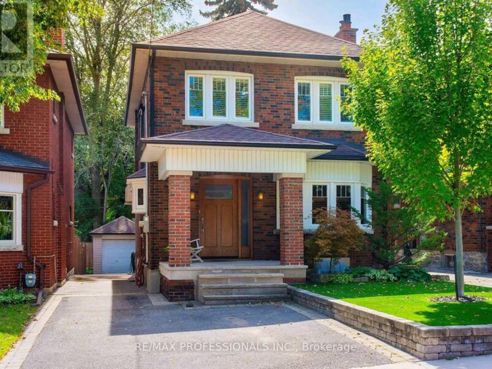 15 IDYLLWOOD CRESCENT, Toronto, Ontario M6P 3G7
